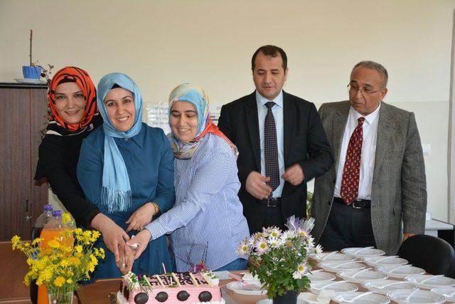 İlçe Sağlık Müdürlüğü çalışanları kadro sevincini kutladı