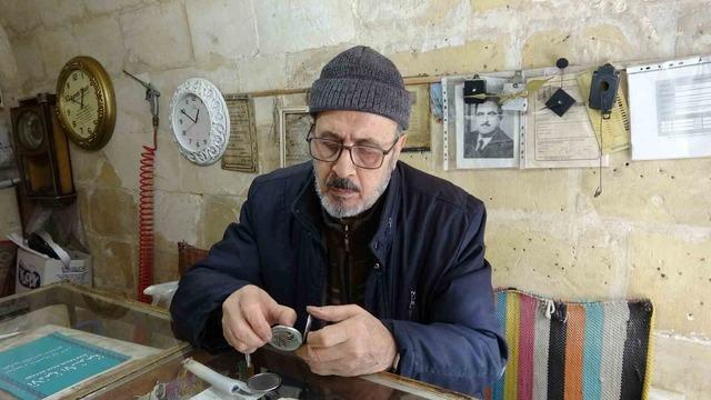 74 yaşındaki usta, 65 yıldır zamana ayar veriyor 3