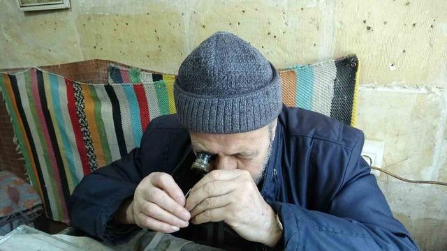 74 yaşındaki usta, 65 yıldır zamana ayar veriyor 2