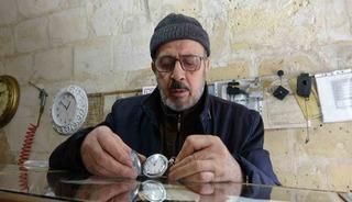 74 yaşındaki usta, 65 yıldır zamana ayar veriyor