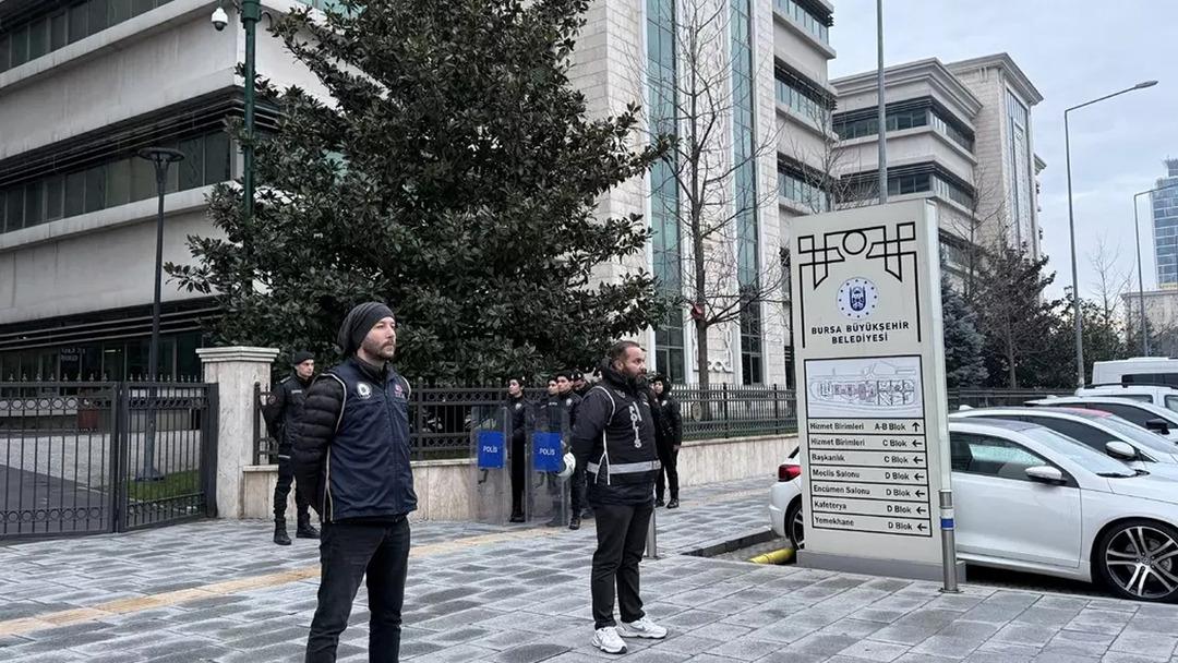 Siyasetin g&ouml;z&uuml; Bursa da! B&uuml;y&uuml;kşehir Belediyesi CHP den AK Parti ye ge&ccedil;ebilir 2