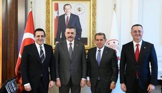 Galatasaray y&ouml;netiminden İ&ccedil;işleri Bakanı &Ccedil;ift&ccedil;i&rsquo;ye ziyaret