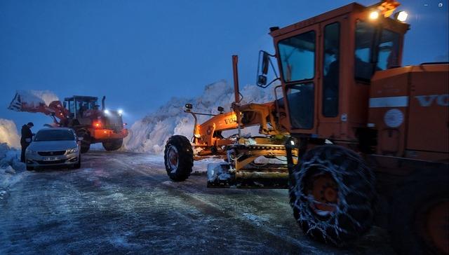 Van ve Bitlis te 45 yerleşim yerine ulaşım sağlanamıyor 5