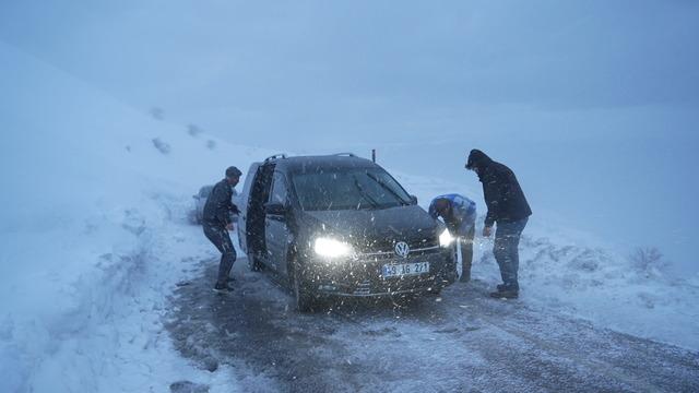 Van ve Bitlis te 45 yerleşim yerine ulaşım sağlanamıyor 1