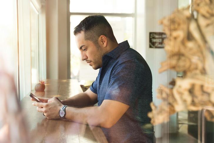 Diyelim ki sen ay başını beklerken sosyal medyada herkesin l&uuml;ks mekanlarda gezdiğini g&ouml;rd&uuml;n. O anki hissiyatını &ouml;ğrenebilir miyiz?