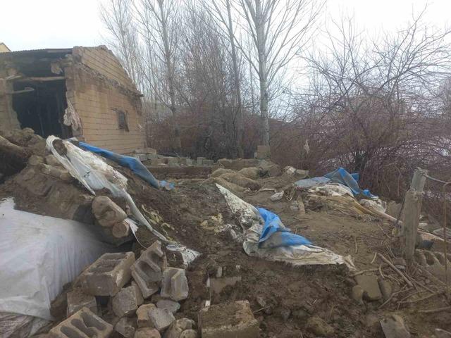 Van&rsquo;da ahır &ccedil;&ouml;kt&uuml;, 23 k&uuml;&ccedil;&uuml;kbaş hayvan telef oldu 2