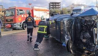 Mardin&rsquo;de ref&uuml;je &ccedil;arpan otomobilin s&uuml;r&uuml;c&uuml;s&uuml; yaralandı