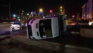 Malatya&rsquo;da kamyonetin devrilme anı kamerada