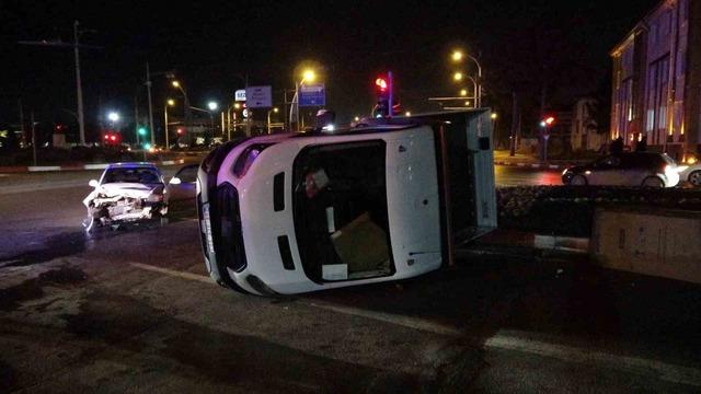 Malatya’da kamyonetin devrilme anı kamerada