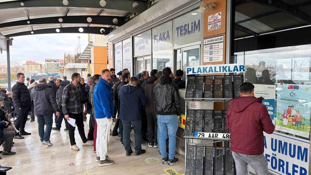 APP plaka değişimi i&ccedil;in son g&uuml;n yoğunluğu! S&uuml;re bug&uuml;n doluyor... Cezası 140 bin TL 2