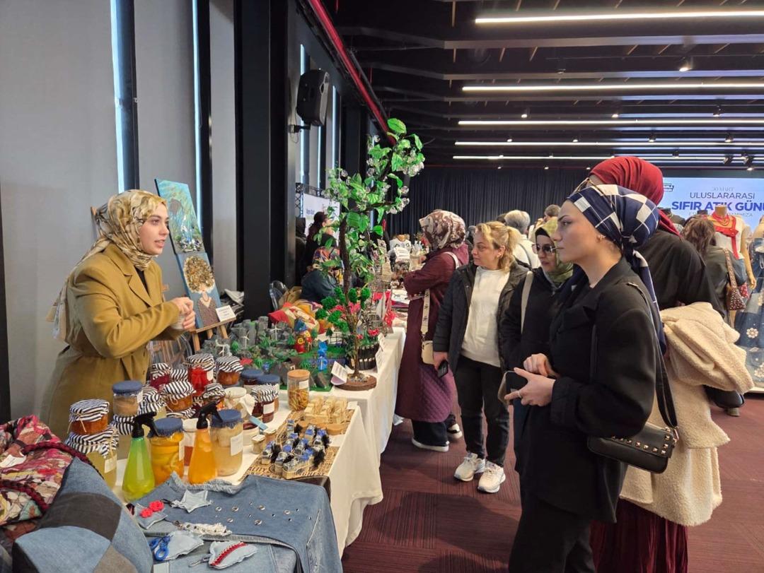 En sağlıklı ruj: &Ccedil;&ouml;pe gidecek soğan kabuklarından ruj yaptılar! 1