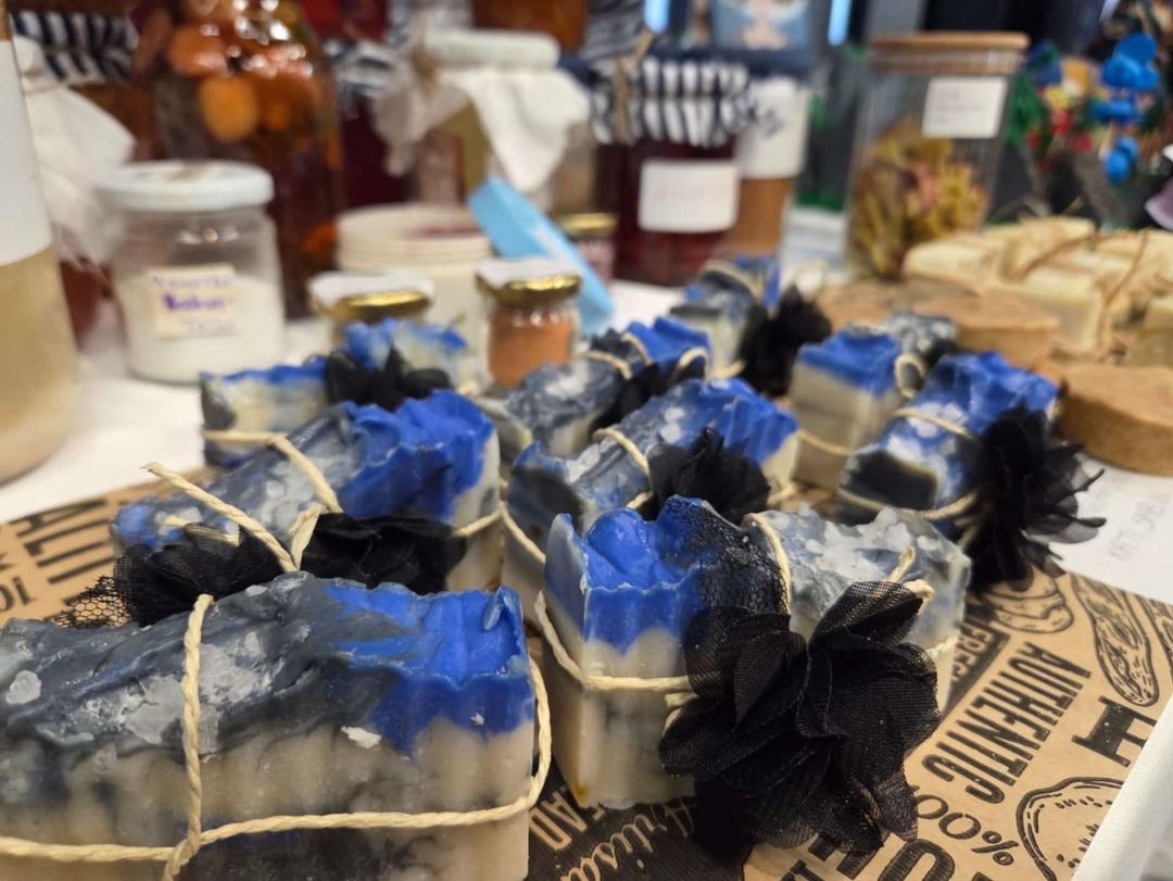 En sağlıklı ruj: &Ccedil;&ouml;pe gidecek soğan kabuklarından ruj yaptılar! 4