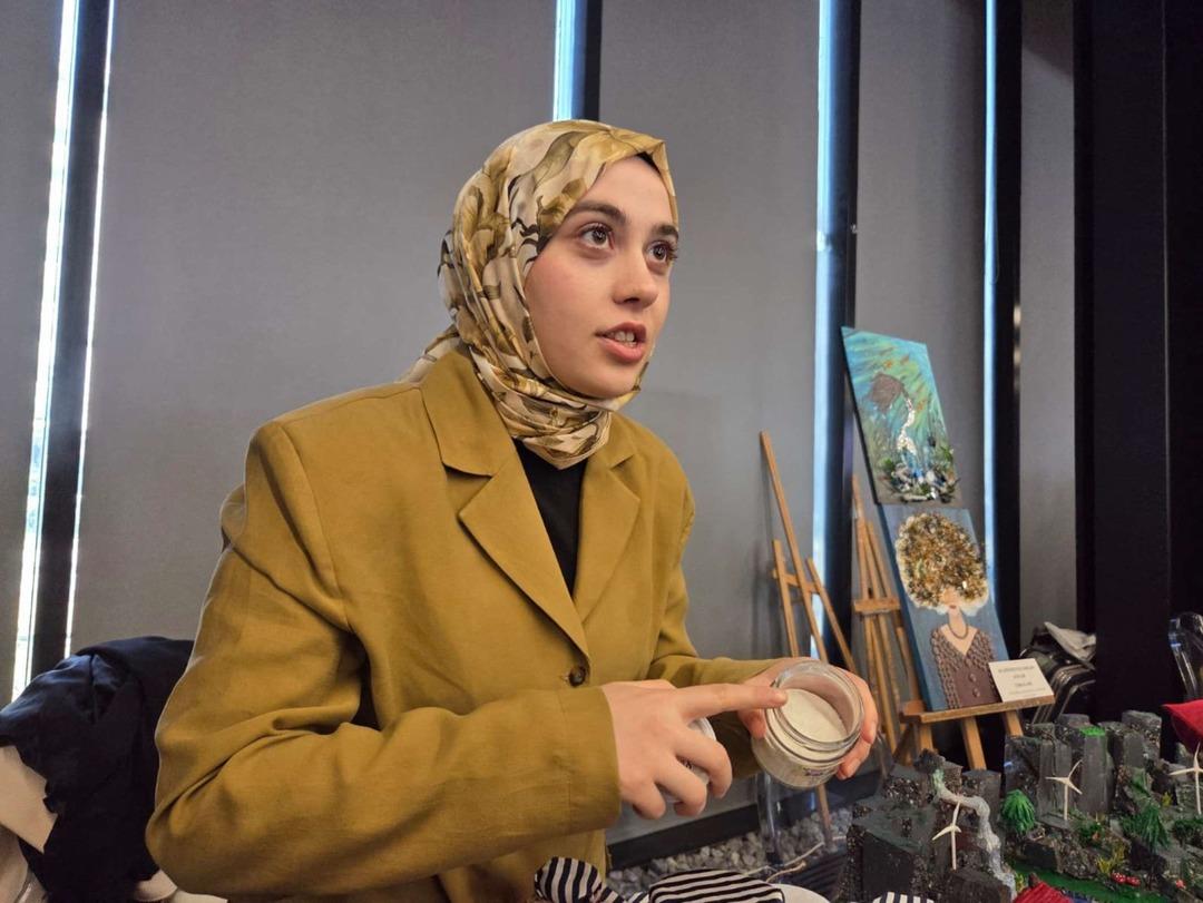 En sağlıklı ruj: &Ccedil;&ouml;pe gidecek soğan kabuklarından ruj yaptılar! 5