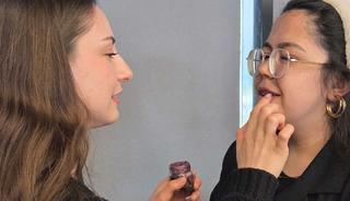 &Ccedil;&ouml;pe gidecek soğan kabuklarından ruj yaptılar