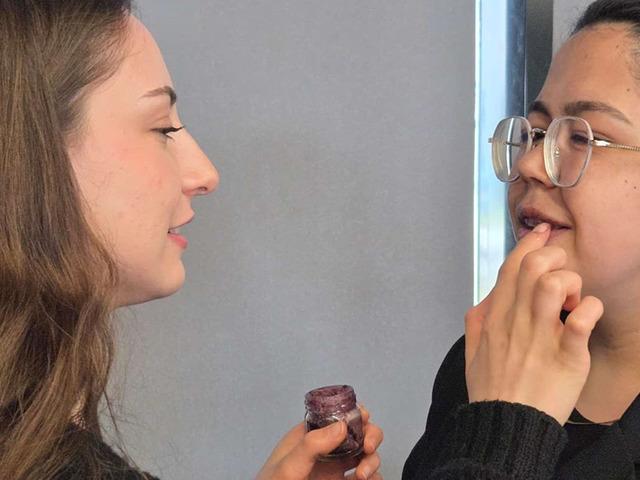 En sağlıklı ruj: &Ccedil;&ouml;pe gidecek soğan kabuklarından yaptılar!