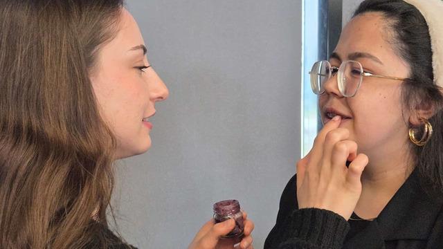 En sağlıklı ruj: Çöpe gidecek soğan kabuklarından ruj yaptılar!