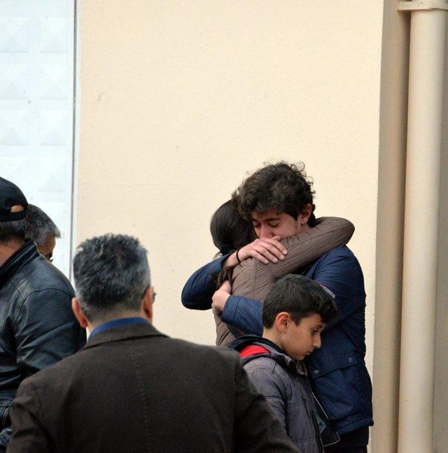 Do&ccedil;. Dr. Başt&uuml;rk &uuml;n cenazesi Diyarbakır a getirildi 1