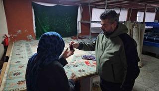 Poşetten insanlık &ccedil;ıktı: Altınları sahibine ulaştırdı