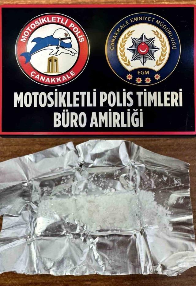 &Ccedil;anakkale&rsquo;de uyuşturucu ve g&ouml;&ccedil;men ka&ccedil;ak&ccedil;ılığından 6 ş&uuml;pheli tutuklandı 4