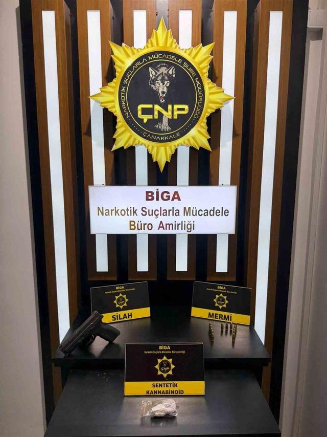 &Ccedil;anakkale&rsquo;de uyuşturucu ve g&ouml;&ccedil;men ka&ccedil;ak&ccedil;ılığından 6 ş&uuml;pheli tutuklandı 3