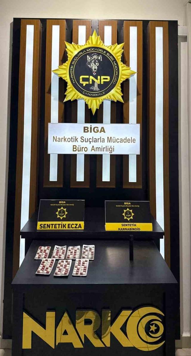 &Ccedil;anakkale&rsquo;de uyuşturucu ve g&ouml;&ccedil;men ka&ccedil;ak&ccedil;ılığından 6 ş&uuml;pheli tutuklandı 1