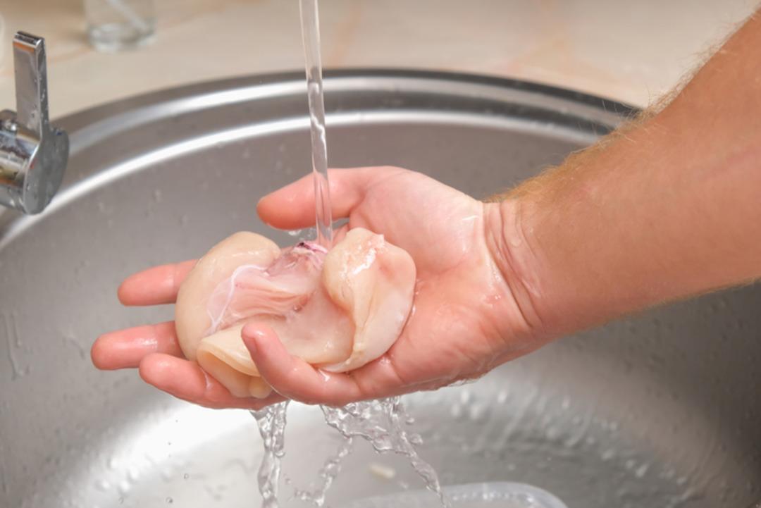 Gıda m&uuml;hendisinden &ccedil;iğ tavuk uyarısı: Bu hatayı yapıyorsanız risk altındasınız!  1