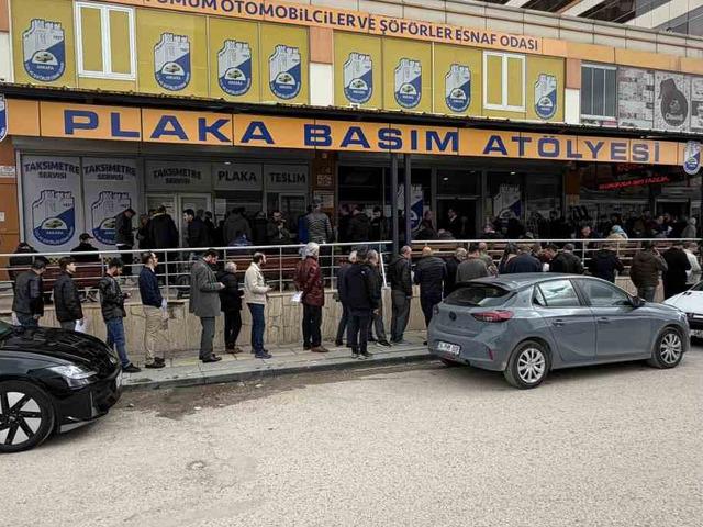 APP plaka değişimi i&ccedil;in son g&uuml;n yoğunluğu! S&uuml;re bug&uuml;n doluyor... Cezası 140 bin TL