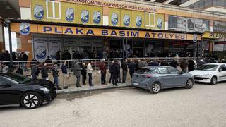 APP plaka değişimi için son gün yoğunluğu! Süre bugün doluyor... Cezası 140 bin TL