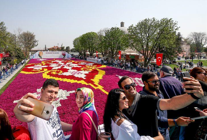 Dünyanın en büyük canlı lale halısı görücüye çıktı G1