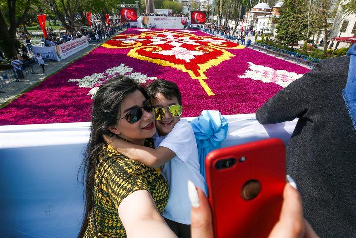 Dünyanın en büyük canlı lale halısı görücüye çıktı G2