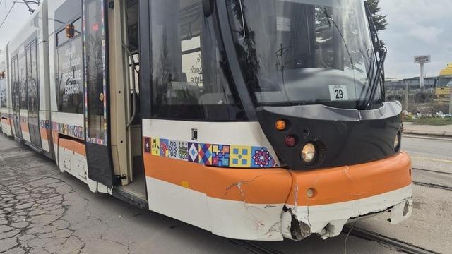 Eskişehir’de otomobille tramvay çarpıştı: 2 yaralı