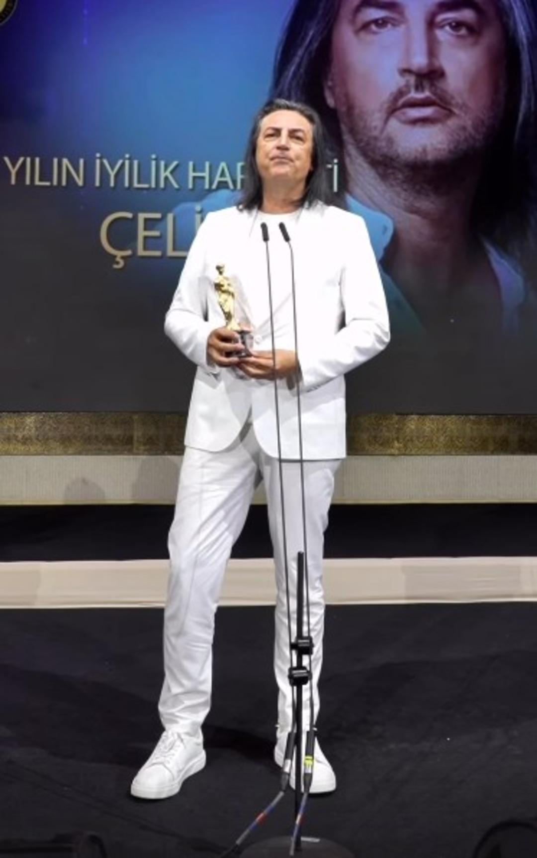 Şarkıcı &Ccedil;elik o yoruma &ccedil;ok kızdı!  Ne boş s&ouml;z&uuml; severim ne de....  Ayet ile karşılık verdi 1