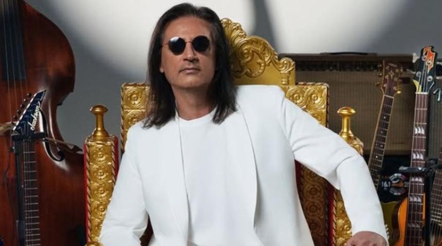 Şarkıcı &Ccedil;elik o yoruma &ccedil;ok kızdı! 'Ne boş s&ouml;z&uuml; severim ne de....' Ayet ile karşılık verdi