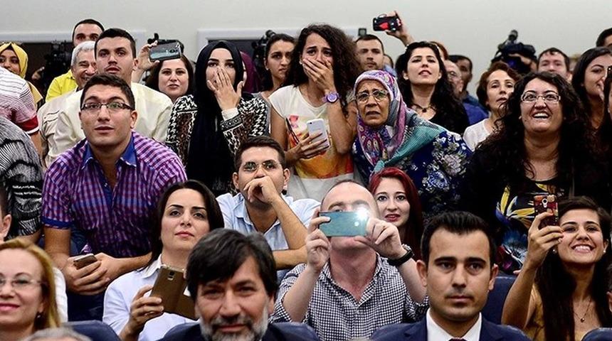 S&ouml;zleşmeli &ouml;ğretmenlik şartları a&ccedil;ıklandı! 5 bin kişi atanacak