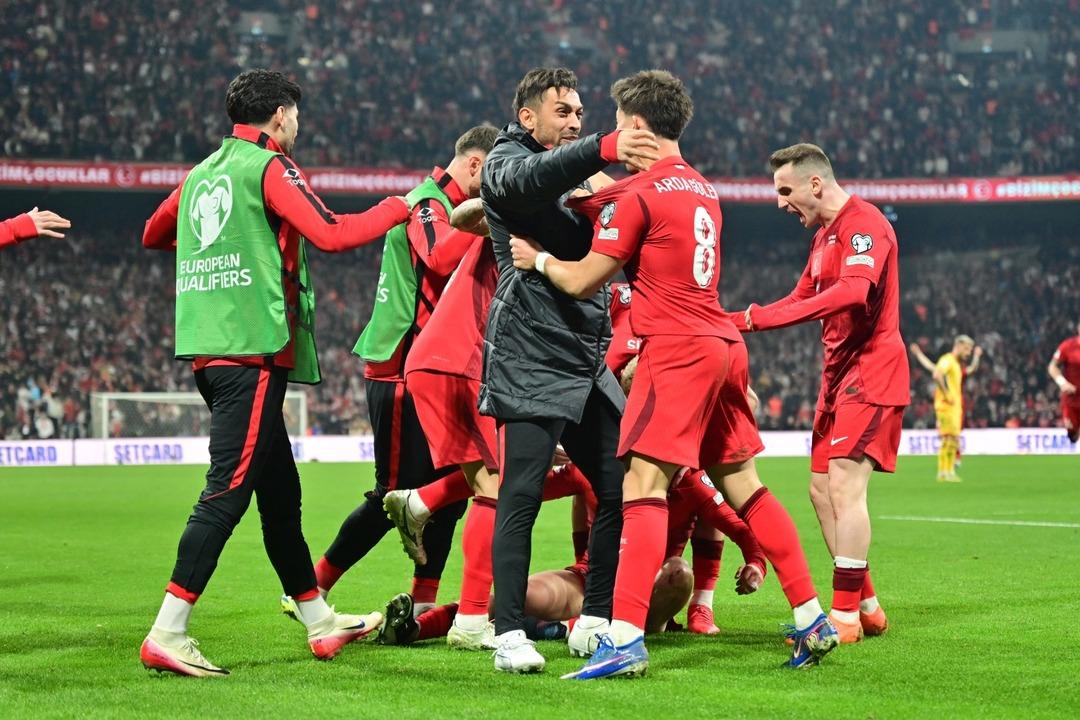 2002&rsquo;nin kahramanlarından Milli Takıma b&uuml;y&uuml;k &ouml;vg&uuml;! Kosova ma&ccedil;ı &ouml;ncesi o ismi işaret etti 2