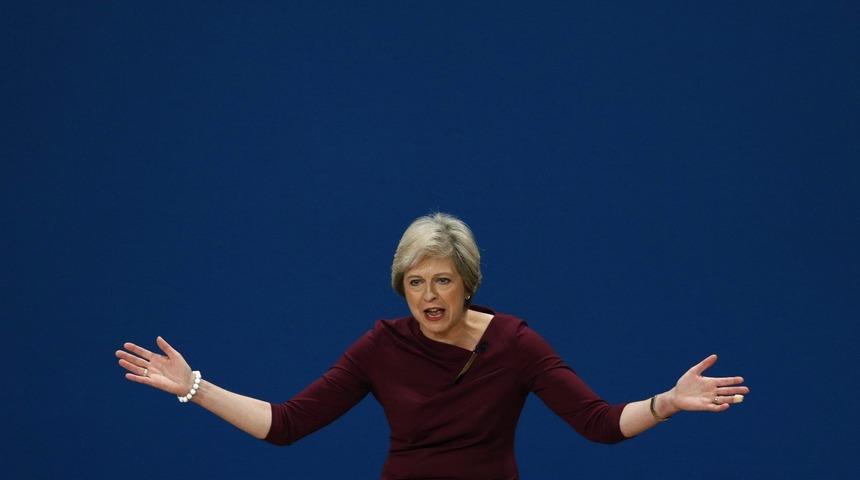 İngiltere Başbakanı Theresa May savaş kabinesini topladı, orduya emri verdi!