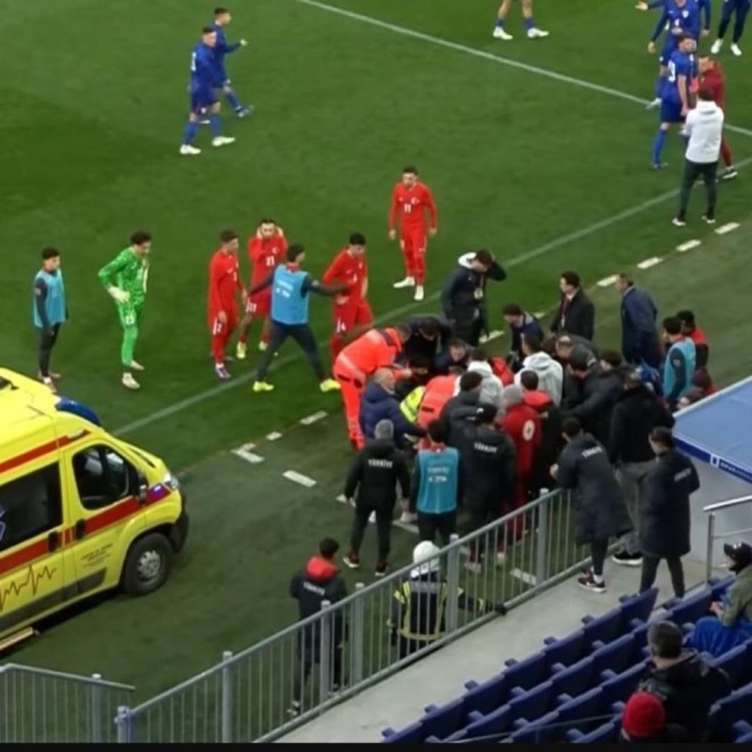 U21 Milli Takımı teknik direktörü Egemen Korkmaz Hırvatistan maçında yere yığıldı! 1