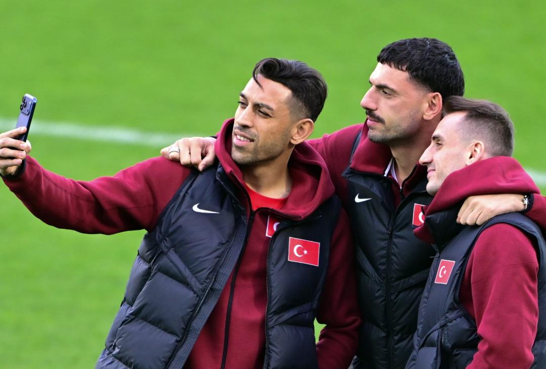 SON DAKİKA | İrfan Can Kahveci den Kosova daki havai fişekli saldırıya tokat gibi cevap: "T&uuml;rk milletini tanıyamadılar!" 1