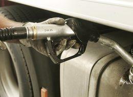 Motorin zammı uygulamaya girdi