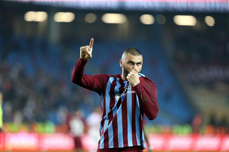 Çünkü göreve yeni gelen Trabzonspor yönetimi, her fırsatta ağır ekonomik şartlardan şikayet ediyor ve maliyeti yüksek futbolcuların satılabileceğini paylaşıyor.