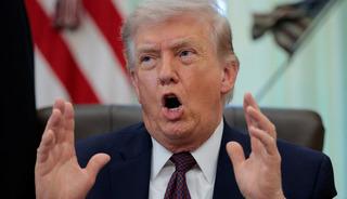 Trumo duyurdu! ABD, İran bandıralı kargo gemisini vurdu