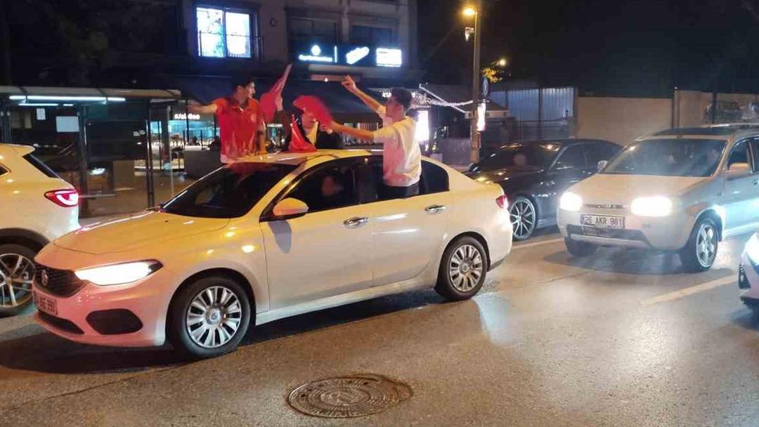 A Milli Takım&rsquo;ın D&uuml;nya Kupası bileti alması vatandaşları Bağdat Caddesi&rsquo;ne d&ouml;kt&uuml;