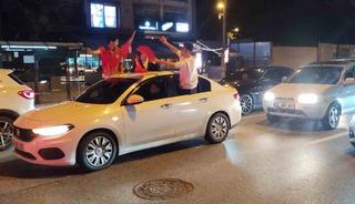 D&uuml;nya Kupası zaferi sonra t&uuml;m T&uuml;rkiye sokaklara d&ouml;k&uuml;ld&uuml;!