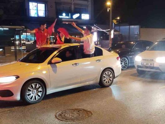 D&uuml;nya Kupası zaferi sonra t&uuml;m T&uuml;rkiye sokaklara d&ouml;k&uuml;ld&uuml;!