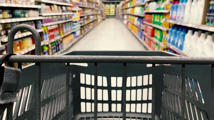 Marketlerin o haftalık indirim broş&uuml;rlerini veya akt&uuml;el &uuml;r&uuml;nler afişlerini ne kadar takip ettiğini &ouml;ğrenebilir miyiz?