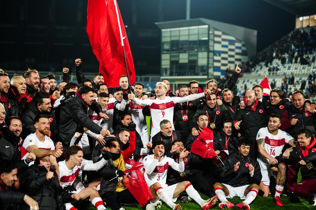 Milli yıldız yapılanlara isyan etti:  T&uuml;rk &uuml;n T&uuml;rk ten başka dostu yokmuş  2