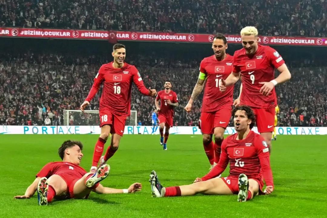 &Uuml;nl&uuml; yorumcudan milli takım i&ccedil;in &ccedil;ok konuşulacak yorum: Toplayacağımız puanı b&ouml;yle a&ccedil;ıkladı! 3