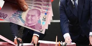 İmzalar atıldı: En d&uuml;ş&uuml;k iş&ccedil;i maaşı 80 bin TL oldu