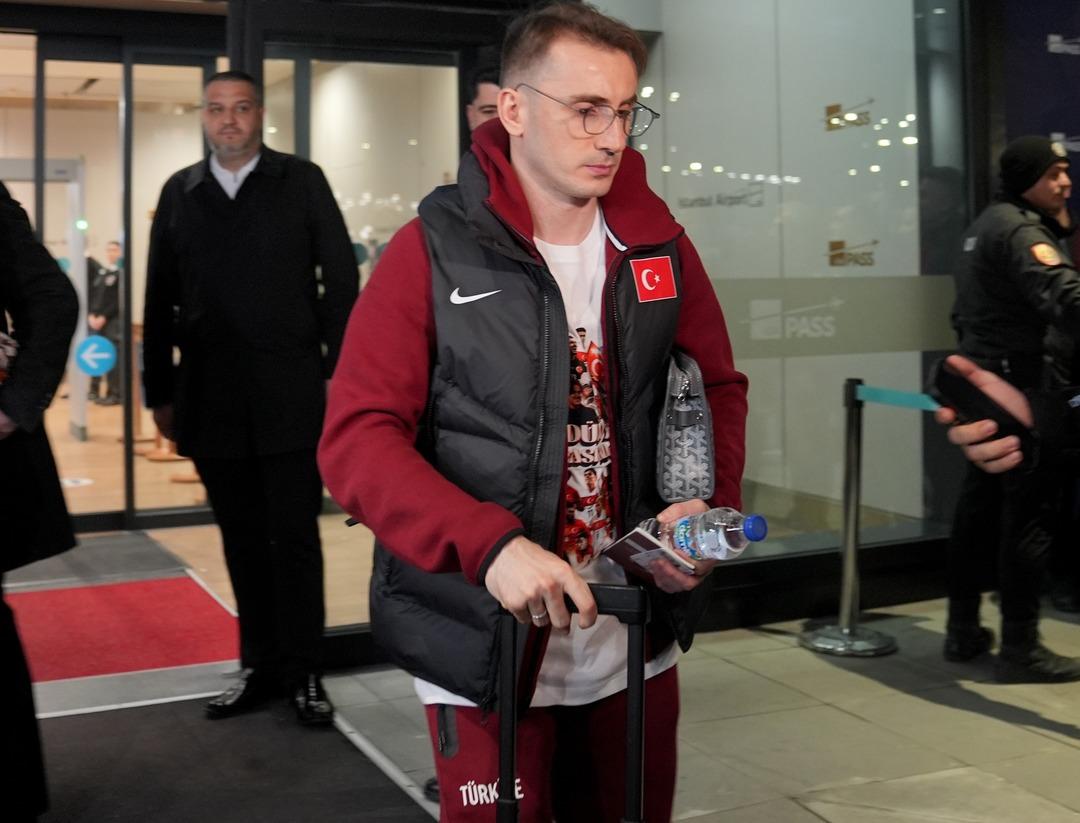 A Milli Futbol Takımı yurda d&ouml;nd&uuml;! Hakan &Ccedil;alhanoğlu D&uuml;nya Kupası hedeflerini a&ccedil;ıkladı 2