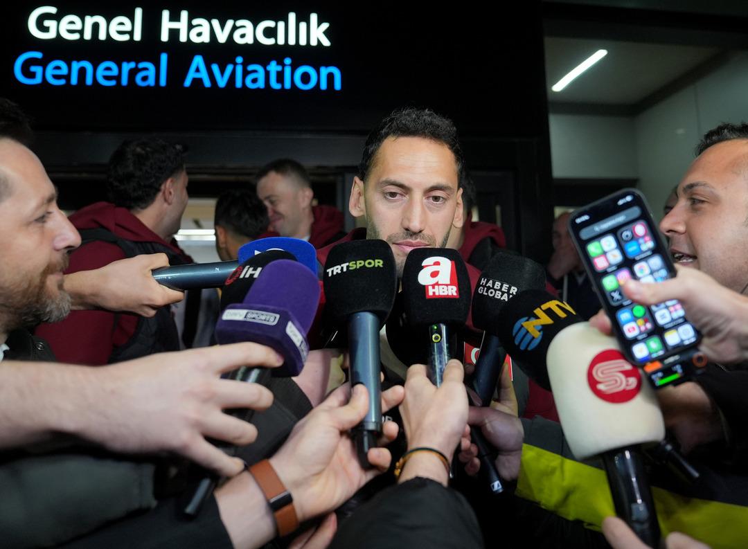 A Milli Futbol Takımı yurda d&ouml;nd&uuml;! Hakan &Ccedil;alhanoğlu D&uuml;nya Kupası hedeflerini a&ccedil;ıkladı 3